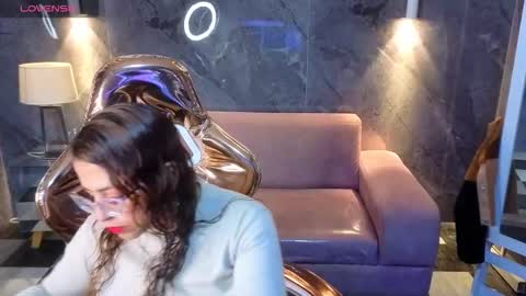 Snapshot of _evoni_b chatting on October 27, 2025, 12:42 pm evoni online show from October 27, 2025, 12:42 pm