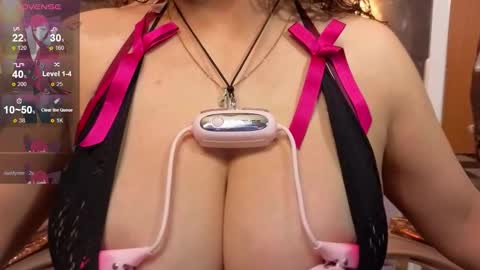 Snapshot of _evoni_b chatting on November 7, 2025, 9:04 pm evoni online show from November 7, 2025, 9:04 pm