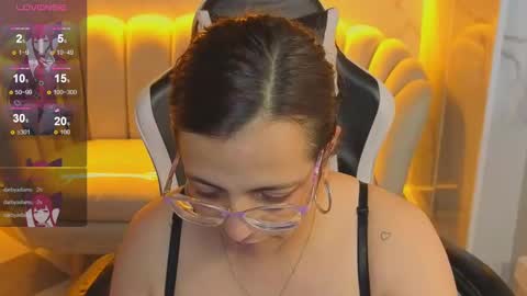 Snapshot of _evoni_b chatting on November 14, 2025, 1:59 am evoni online show from November 14, 2025, 1:59 am