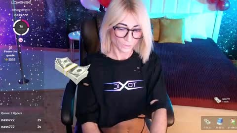 Snapshot of _f_r_a_u_ chatting on February 28, 2025, 1:05 am F R A U online show from February 28, 2025, 1:05 am