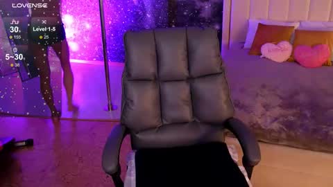 Snapshot of _f_r_a_u_ chatting on October 13, 2025, 1:05 am F R A U online show from October 13, 2025, 1:05 am