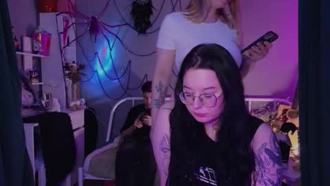 Snapshot of _favorite_ chatting on November 2, 2025, 9:06 pm KENDALL NATHAN MARRY RYANPVT IS OPEN online show from November 2, 2025, 9:06 pm