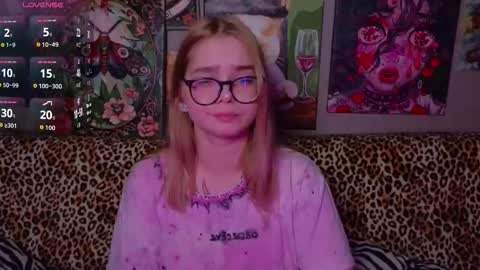 Snapshot of _favorite_ chatting on November 17, 2025, 2:34 pm KENDALL NATHAN MARRY RYANPVT IS OPEN online show from November 17, 2025, 2:34 pm