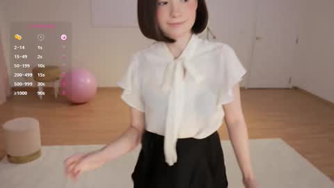 Essie  online show from September 17, 2025, 4:08 pm