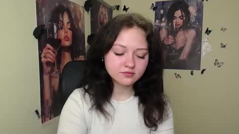 Snapshot of _foxy_lady chatting on April 3, 2026, 6:22 am Alice online show from April 3, 2026, 6:22 am