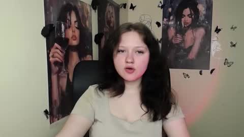 Snapshot of _foxy_lady chatting on April 7, 2026, 6:14 am Alice online show from April 7, 2026, 6:14 am