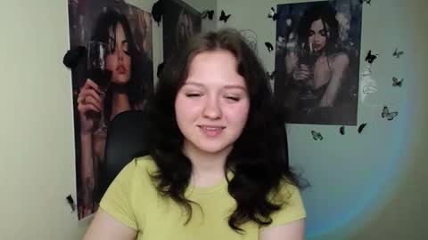 Snapshot of _foxy_lady chatting on April 10, 2026, 7:13 am Alice online show from April 10, 2026, 7:13 am