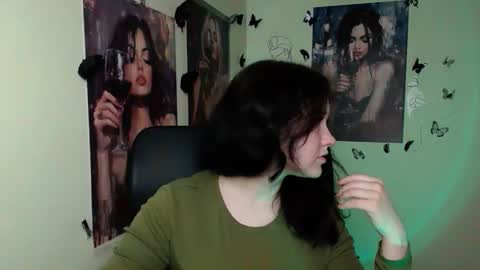 Snapshot of _foxy_lady chatting on April 11, 2026, 6:07 am Alice online show from April 11, 2026, 6:07 am