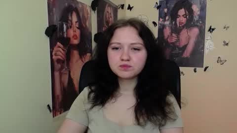 Snapshot of _foxy_lady chatting on April 13, 2026, 6:19 am Alice online show from April 13, 2026, 6:19 am