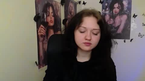 Snapshot of _foxy_lady chatting on April 17, 2026, 6:05 am Alice online show from April 17, 2026, 6:05 am