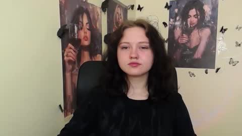 Snapshot of _foxy_lady chatting on April 20, 2026, 6:05 am Alice online show from April 20, 2026, 6:05 am