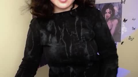 Snapshot of _foxy_lady chatting on April 21, 2026, 6:31 am Alice online show from April 21, 2026, 6:31 am