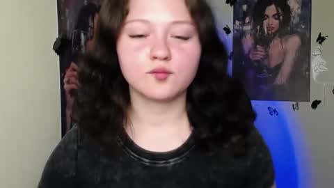 Snapshot of _foxy_lady chatting on May 26, 2026, 6:20 am Alice online show from May 26, 2026, 6:20 am