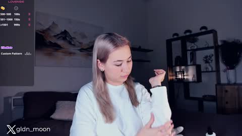 Snapshot of _golden_moon_ chatting on January 11, 2025, 7:38 pm Rina online show from January 11, 2025, 7:38 pm