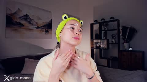 Snapshot of _golden_moon_ chatting on January 19, 2025, 7:37 pm Rina online show from January 19, 2025, 7:37 pm