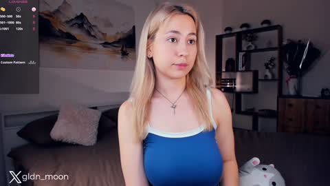 Snapshot of _golden_moon_ chatting on January 31, 2025, 10:52 pm Rina online show from January 31, 2025, 10:52 pm