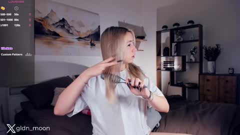 Snapshot of _golden_moon_ chatting on February 8, 2025, 7:38 pm Rina online show from February 8, 2025, 7:38 pm