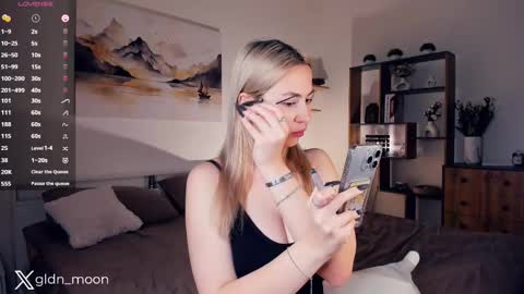 Snapshot of _golden_moon_ chatting on February 9, 2025, 7:41 pm Rina online show from February 9, 2025, 7:41 pm