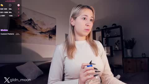 Snapshot of _golden_moon_ chatting on February 13, 2025, 8:13 pm Rina online show from February 13, 2025, 8:13 pm