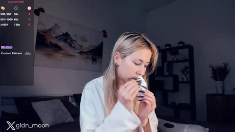 Snapshot of _golden_moon_ chatting on February 15, 2025, 7:39 pm Rina online show from February 15, 2025, 7:39 pm