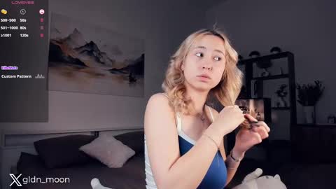 Snapshot of _golden_moon_ chatting on February 16, 2025, 8:11 pm Rina online show from February 16, 2025, 8:11 pm