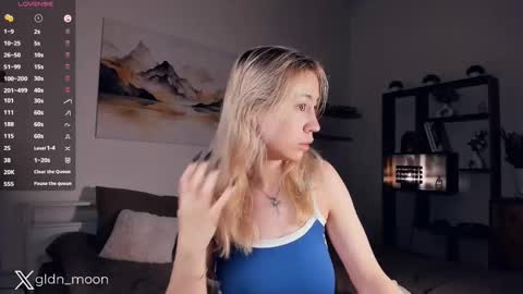 Snapshot of _golden_moon_ chatting on February 19, 2025, 7:38 pm Rina online show from February 19, 2025, 7:38 pm