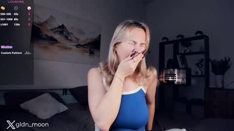 Snapshot of _golden_moon_ chatting on February 20, 2025, 1:36 am Rina online show from February 20, 2025, 1:36 am