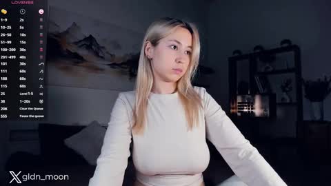 Snapshot of _golden_moon_ chatting on March 7, 2025, 7:38 pm Rina online show from March 7, 2025, 7:38 pm