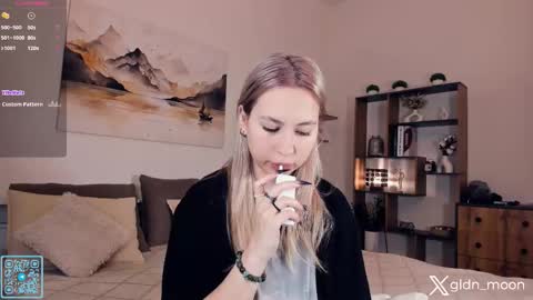 Snapshot of _golden_moon_ chatting on October 7, 2025, 7:44 pm Rina online show from October 7, 2025, 7:44 pm