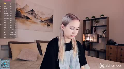 Snapshot of _golden_moon_ chatting on October 8, 2025, 8:17 pm Rina online show from October 8, 2025, 8:17 pm