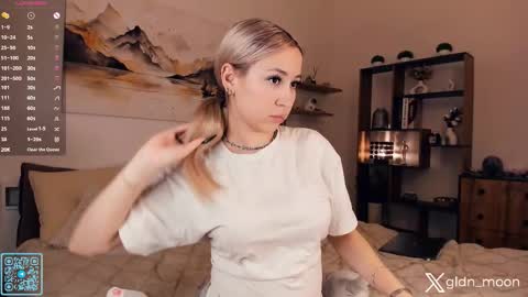 Snapshot of _golden_moon_ chatting on October 18, 2025, 8:09 pm Rina online show from October 18, 2025, 8:09 pm