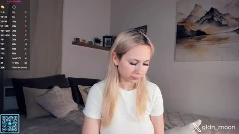 Snapshot of _golden_moon_ chatting on November 11, 2025, 7:36 pm Rina online show from November 11, 2025, 7:36 pm