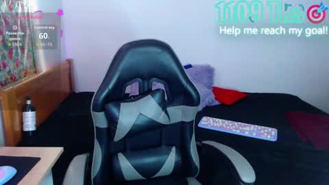 Snapshot of _gwen__ chatting on May 13, 2026, 8:34 am Gwen online show from May 13, 2026, 8:34 am
