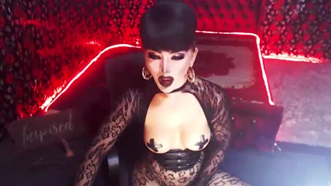 Snapshot of _hailyourqueenx chatting on January 19, 2025, 1:10 am GoDDess Chloe online show from January 19, 2025, 1:10 am