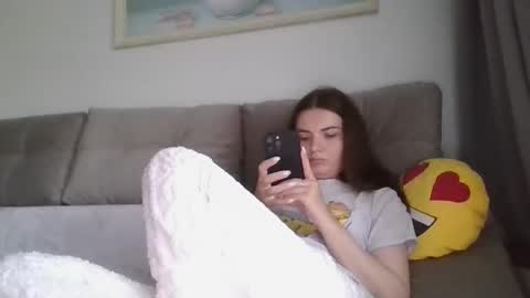 Snapshot of _hidden_frommymoom_ chatting on May 20, 2026, 5:24 am Criss4u online show from May 20, 2026, 5:24 am