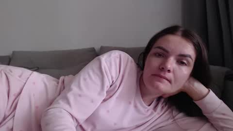 Snapshot of _hidden_frommymoom_ chatting on June 9, 2026, 5:41 am Criss4u online show from June 9, 2026, 5:41 am
