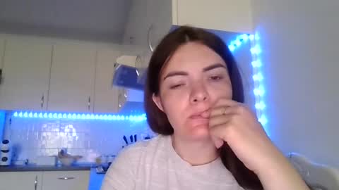 Snapshot of _hidden_frommymoom_ chatting on June 19, 2026, 7:23 am Criss4u online show from June 19, 2026, 7:23 am