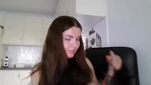 Snapshot of _hidden_frommymoom_ chatting on July 6, 2026, 9:06 am Criss4u online show from July 6, 2026, 9:06 am
