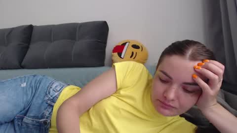 Snapshot of _hidden_frommymoom_ chatting on July 18, 2026, 9:13 am Criss4u online show from July 18, 2026, 9:13 am