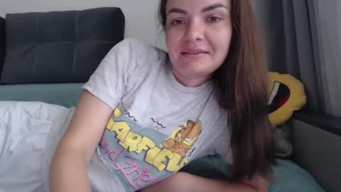 Snapshot of _hidden_frommymoom_ chatting on July 20, 2026, 7:33 am Criss4u online show from July 20, 2026, 7:33 am