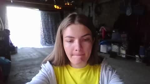 Snapshot of _hidden_frommymoom_ chatting on August 1, 2026, 3:17 am Criss4u online show from August 1, 2026, 3:17 am