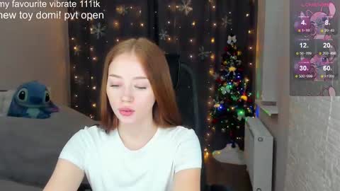 _hot_mia_1 online show from December 9, 2024, 3:22 pm