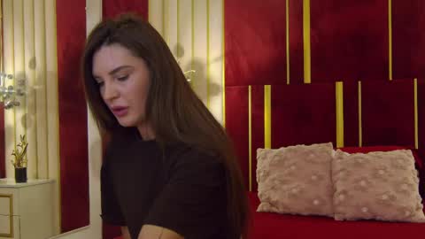 _hot_neighbour online show from May 1, 2026, 3:33 am