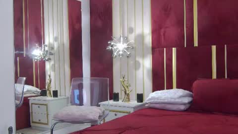 _hot_neighbour online show from August 5, 2026, 4:04 am
