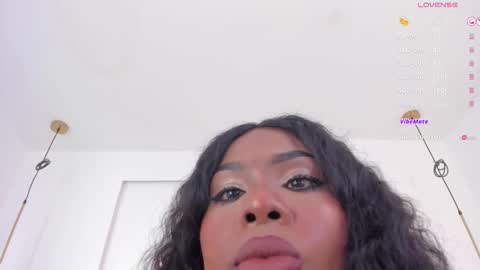 Snapshot of _huge_boobs_ebony chatting on February 18, 2025, 7:30 pm Darlis online show from February 18, 2025, 7:30 pm