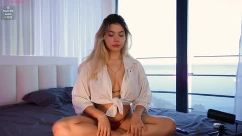 Snapshot of _iowaa_ chatting on December 4, 2025, 7:28 am Maria online show from December 4, 2025, 7:28 am