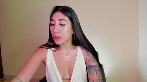 Snapshot of _isabella99_ chatting on November 7, 2025, 10:54 pm Isabella online show from November 7, 2025, 10:54 pm