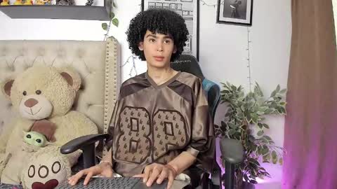 Snapshot of _jaay77 chatting on December 18, 2024, 11:30 pm Jay online show from December 18, 2024, 11:30 pm