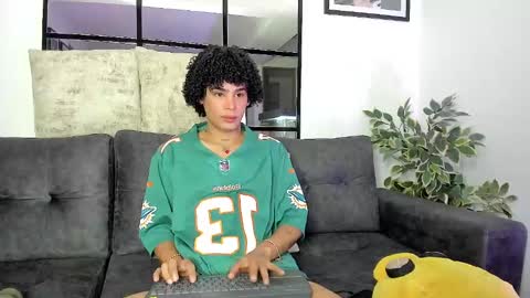 Snapshot of _jaay77 chatting on February 4, 2025, 12:40 am Jay online show from February 4, 2025, 12:40 am