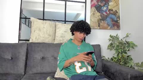 Snapshot of _jaay77 chatting on February 14, 2025, 8:15 pm Jay online show from February 14, 2025, 8:15 pm